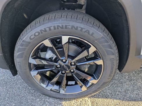 New 2026 Chevrolet Equinox RS w/ LPO, Floor Liner Package image 12