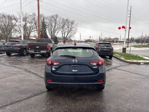 Used 2018 MAZDA MAZDA3 Touring image 4