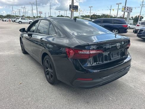 Used 2022 Volkswagen Jetta SE w/ Panoramic Sunroof Package FWD image 8