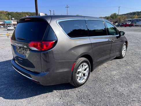 Used 2017 Chrysler Pacifica Touring Plus w/ Tire & Wheel Group image 7