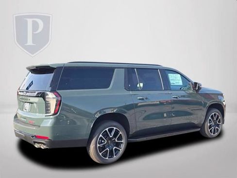New 2026 Chevrolet Suburban RST w/ Comfort Package AWD/4WD image 5