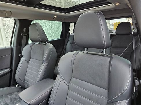 Used 2023 Mitsubishi Outlander SE image 17