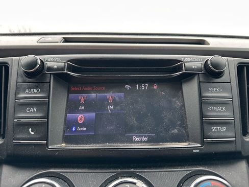 Used 2018 Toyota RAV4 LE image 22