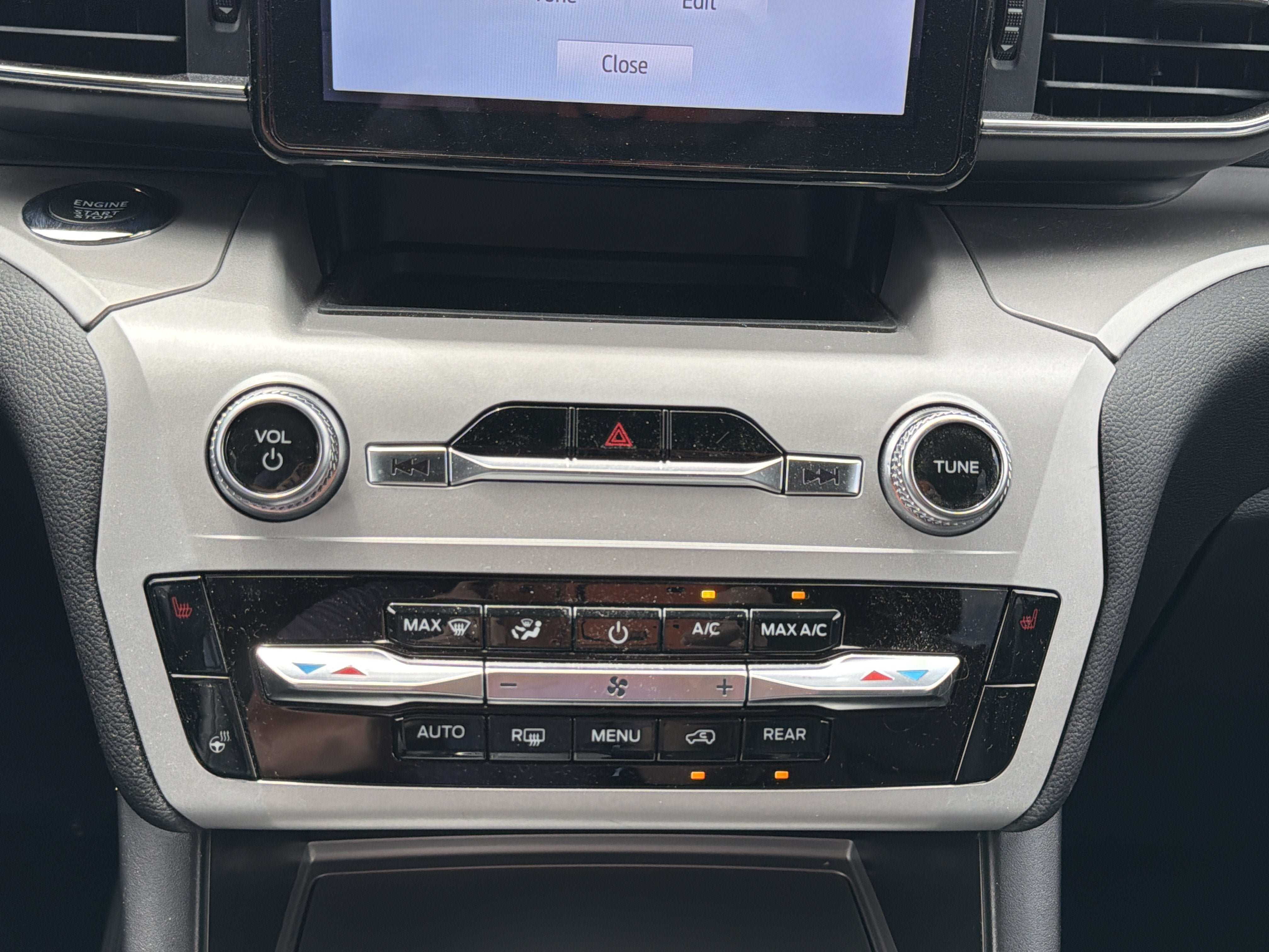 Used 2023 Ford Explorer XLT w/ Equipment Group 202A AWD/4WD image 21