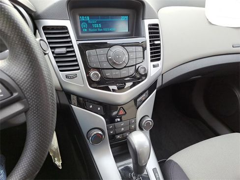 Used 2014 Chevrolet Cruze LS image 13