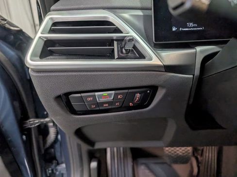 Used 2025 BMW 330i Sedan w/ Convenience Package RWD image 20