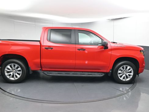 Used 2025 Chevrolet Silverado 1500 Custom image 9