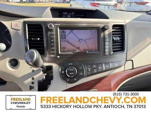 Used 2013 Toyota Sienna Limited image 34