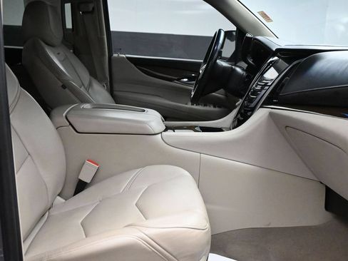 Used 2019 Cadillac Escalade Premium Luxury RWD image 14