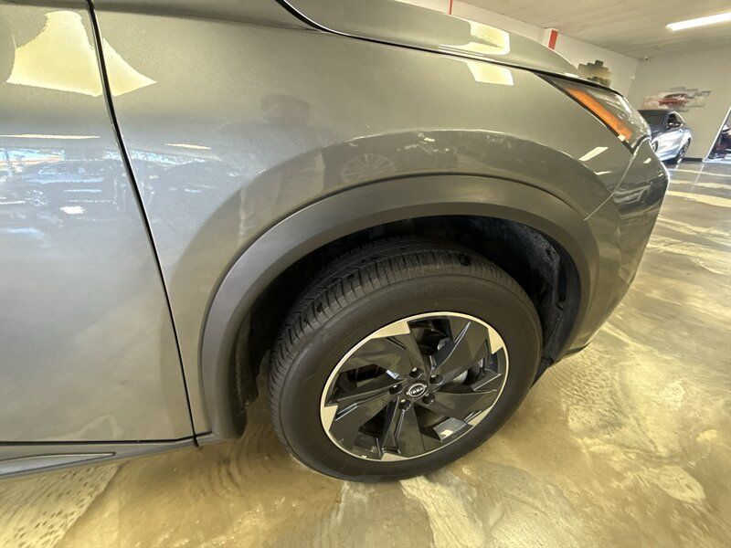 Used 2024 Nissan Rogue SV FWD image 9