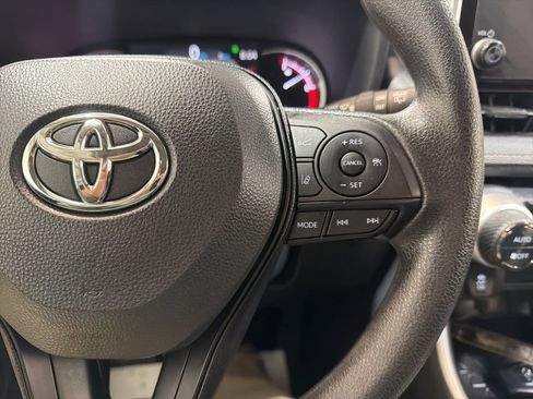 Used 2025 Toyota RAV4 XLE image 27