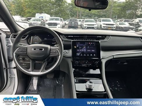 Used 2023 Jeep Grand Cherokee Altitude AWD/4WD image 19