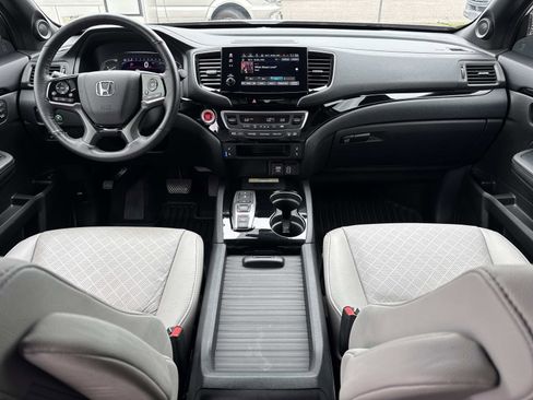 Used 2023 Honda Passport Elite image 16