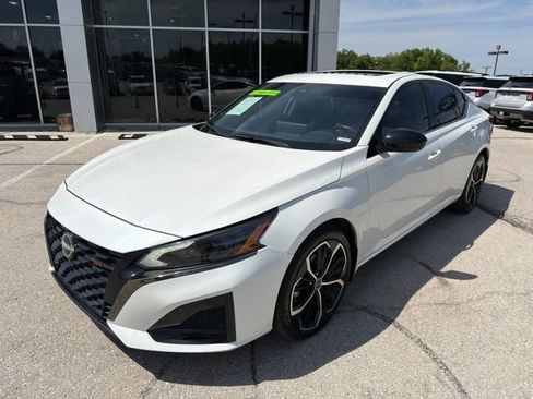 Used 2024 Nissan Altima 2.5 SR w/ SR Premium Package AWD/4WD image 3