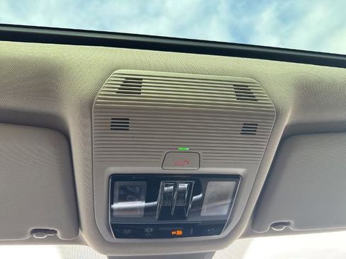 Used 2024 Volkswagen Atlas SEL image 18