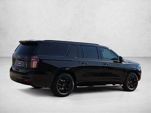 Certified 2022 Chevrolet Suburban Z71 w/ Z71 Off-Road Package AWD/4WD image 5