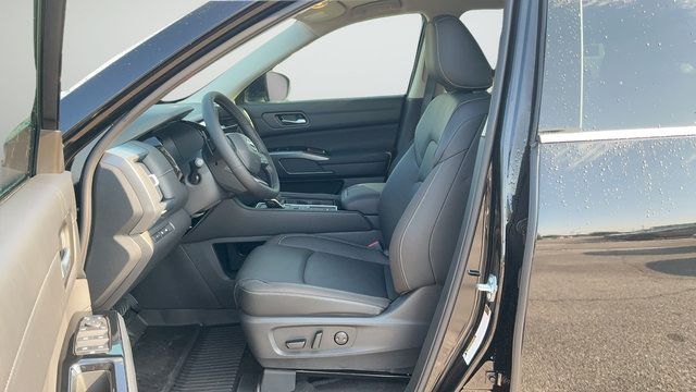 New 2026 Nissan Pathfinder SL FWD image 17