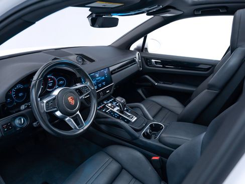 Certified 2020 Porsche Cayenne AWD/4WD image 4