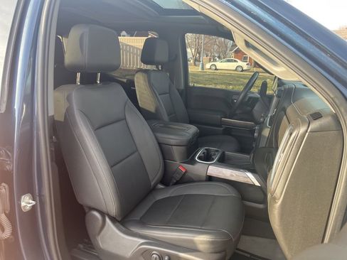 Used 2022 Chevrolet Silverado 1500 LTZ w/ LTZ Premium Package image 20