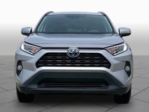Used 2019 Toyota RAV4 XLE AWD/4WD image 4