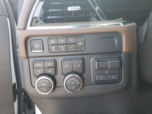 Certified 2025 Chevrolet Tahoe High Country AWD/4WD image 24