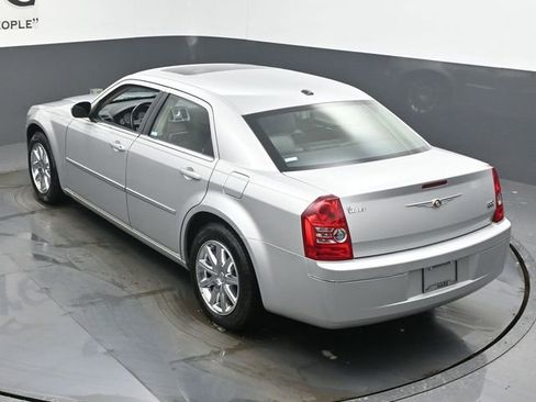 Used 2009 Chrysler 300 Touring image 39