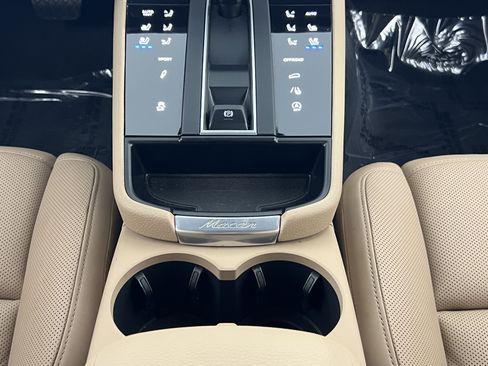 Certified 2026 Porsche Macan AWD/4WD image 20