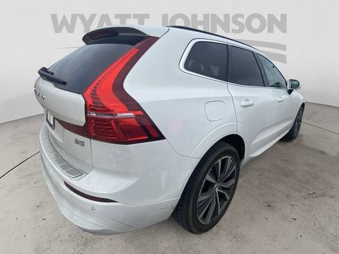 Used 2022 Volvo XC60 B5 Momentum w/ Protection Package Premier FWD image 10