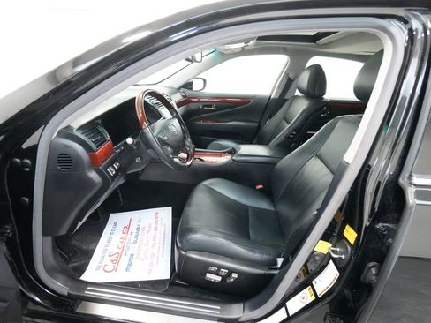 Used 2011 Lexus LS 460 AWD w/ Luxury Value Edition image 16