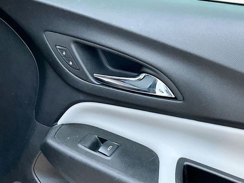 Used 2022 Chevrolet Equinox LS w/ LS Convenience Package image 31