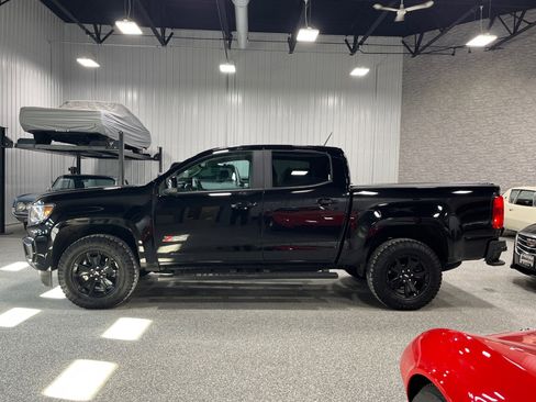 Certified 2022 Chevrolet Colorado Z71 w/ Z71 Midnight Edition image 2