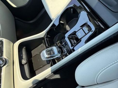 New 2026 Volvo XC40 B5 Plus w/ Protection Package Premier image 22