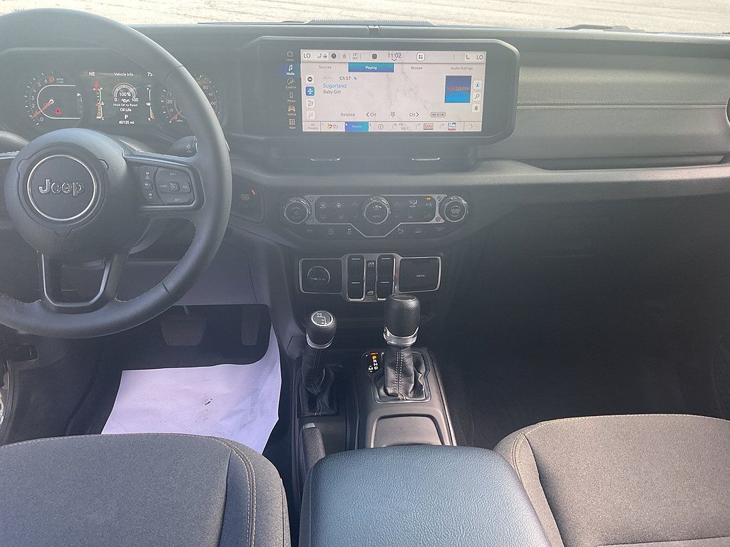 Used 2024 Jeep Gladiator Sport AWD/4WD image 12