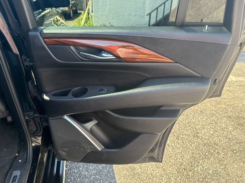 Used 2015 Cadillac Escalade Luxury AWD/4WD image 23