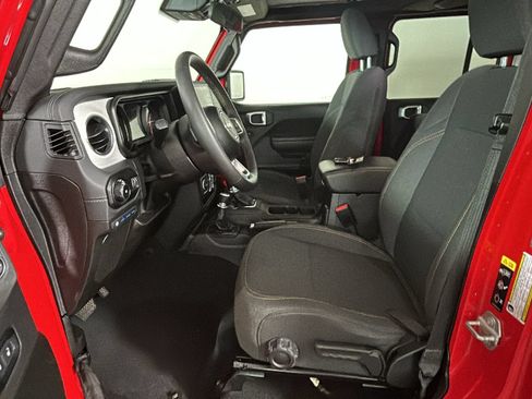 Used 2024 Jeep Wrangler Unlimited Sahara AWD/4WD image 13