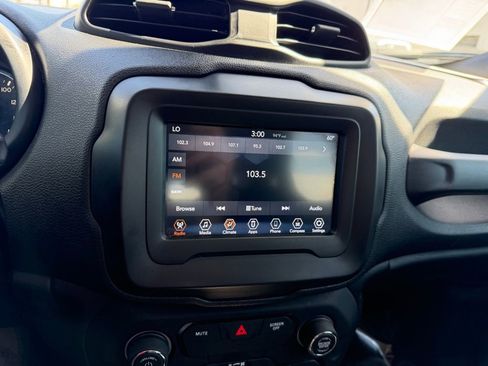 Used 2018 Jeep Renegade Latitude w/ Popular Equipment Group AWD/4WD image 27