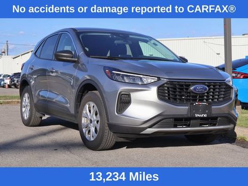 Used 2023 Ford Escape Active AWD/4WD image 2