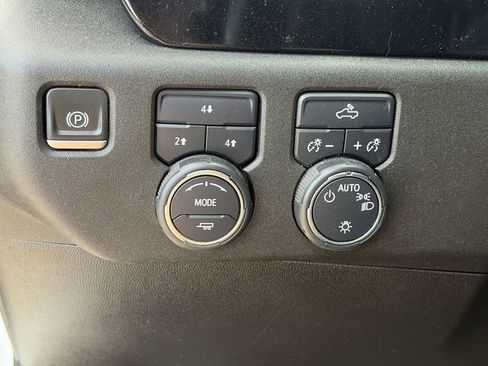 Used 2024 Chevrolet Silverado 2500 LT image 19