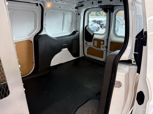 Used 2023 Ford Transit Connect XLT image 15