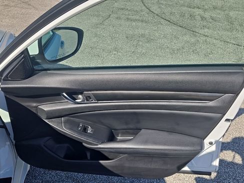Used 2018 Honda Accord Sport image 22