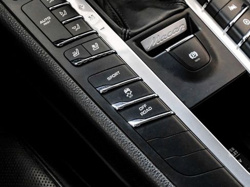 Used 2020 Porsche Macan AWD/4WD image 29