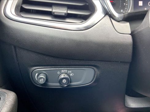 Used 2019 Chevrolet Equinox LT w/ Lights and Bright Package FWD image 34