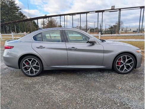 Used 2019 Alfa Romeo Giulia Sprint w/ Cold Weather Package image 8