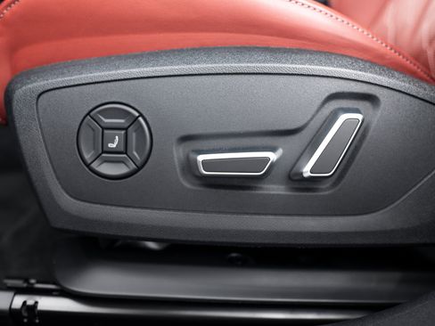 Used 2025 Audi S6 e-tron Prestige w/ 21" Black Optic Package image 17