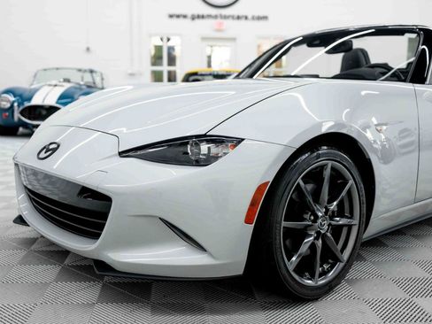 Used 2019 MAZDA MX-5 Miata Grand Touring w/ GT-S Package RWD image 18