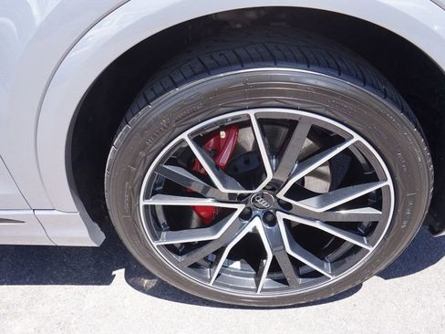 Used 2019 Audi Q8 Premium Plus w/ Premium Plus AWD/4WD image 17