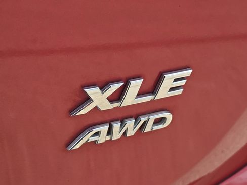 Used 2017 Toyota RAV4 XLE w/ Carpet Mat Package AWD/4WD image 12