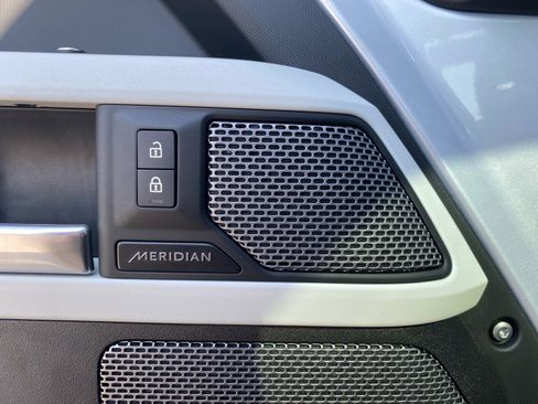 Used 2022 Land Rover Defender 90 S image 24