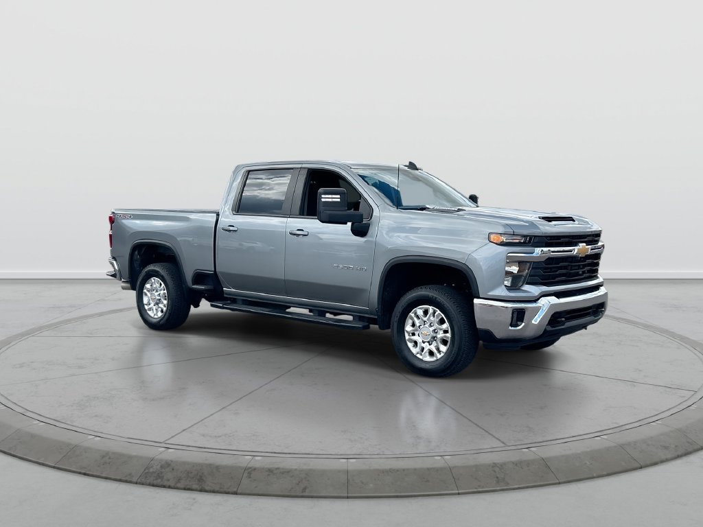 Used 2024 Chevrolet Silverado 2500 LT w/ Convenience Package AWD/4WD image 2