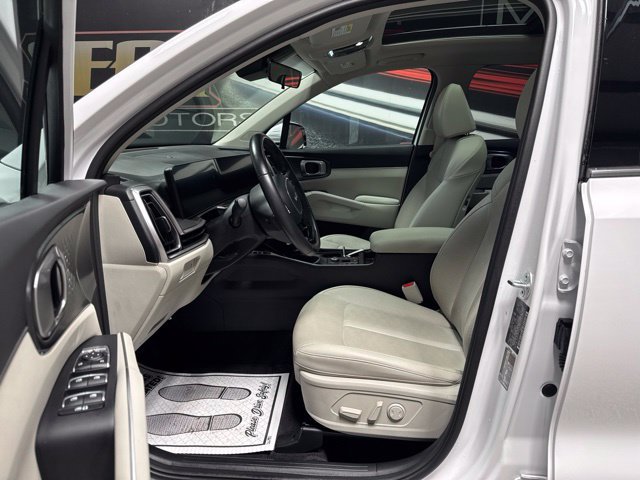 Used 2025 Kia Sorento S w/ Panoramic Sunroof Package FWD image 5